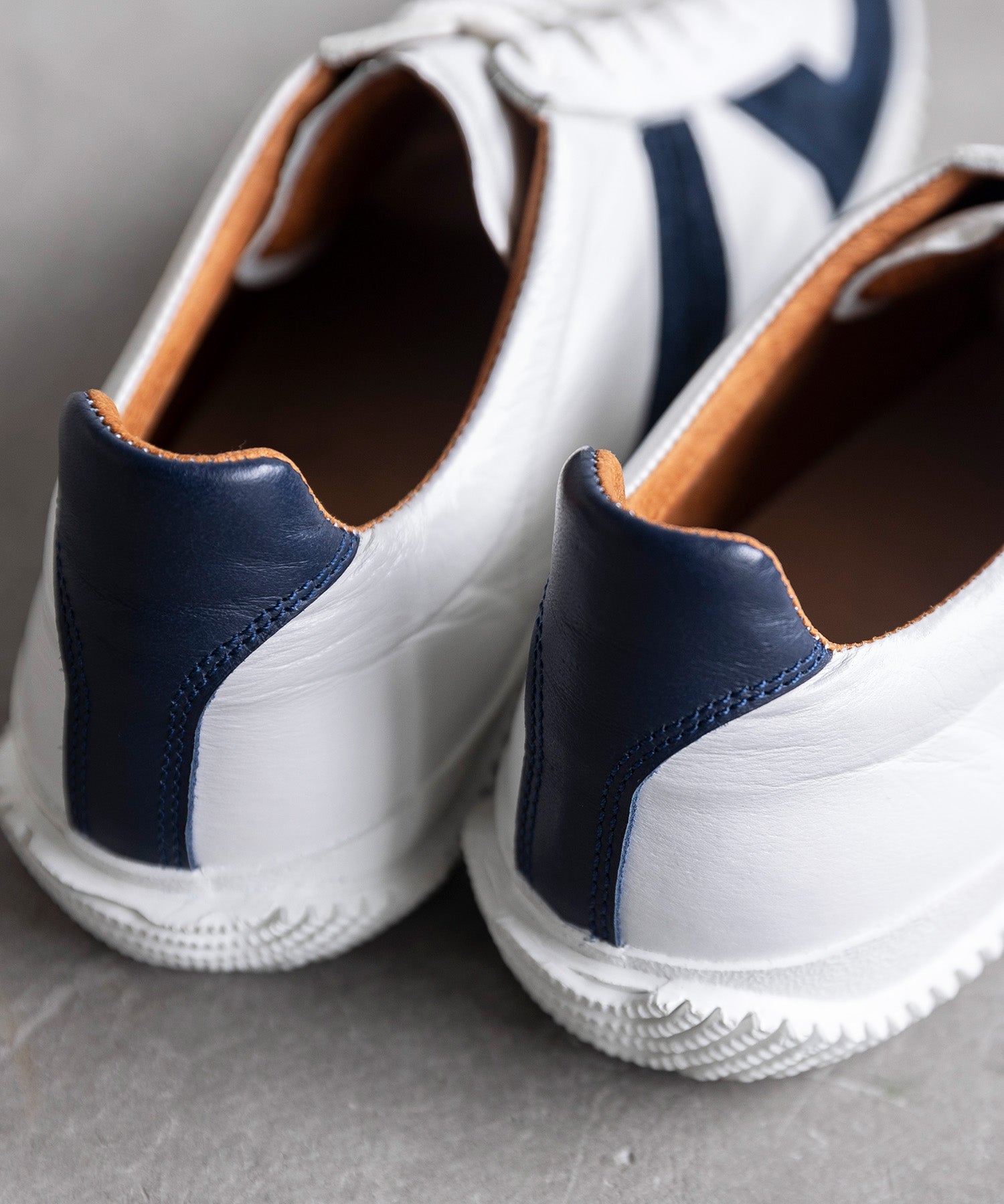SP-1047 White/Navy - SPINGLE
