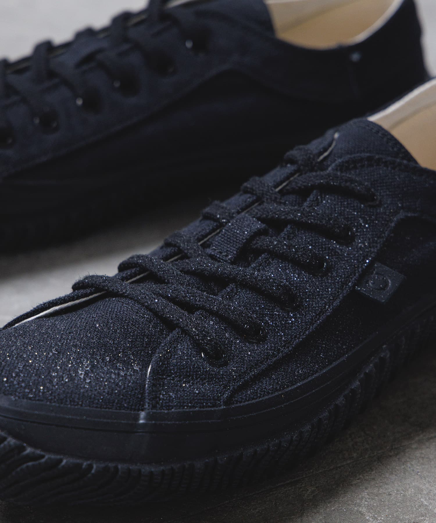 SP-1057 Black/Black - SPINGLE