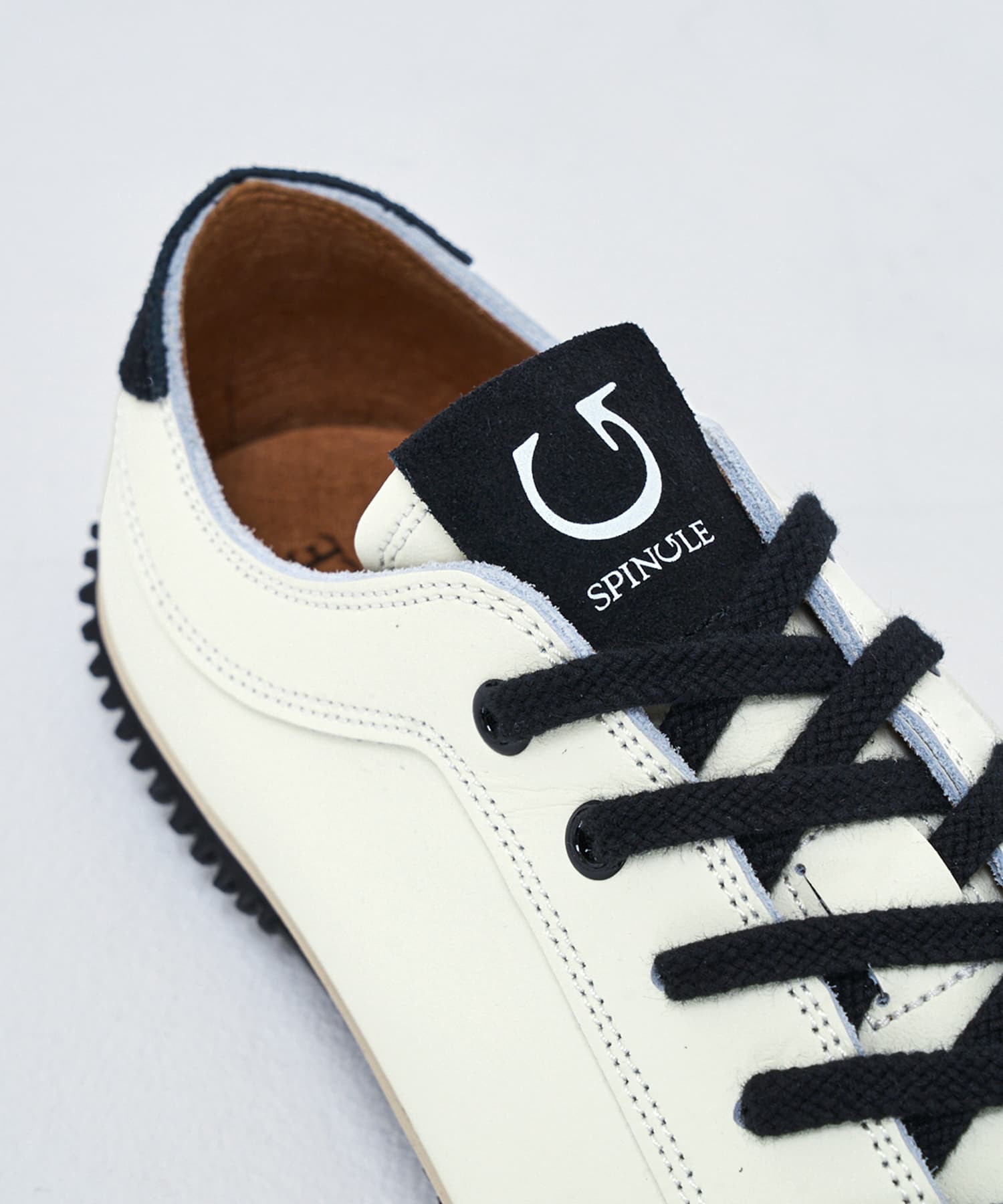 SP-105IL White/Black - SPINGLE