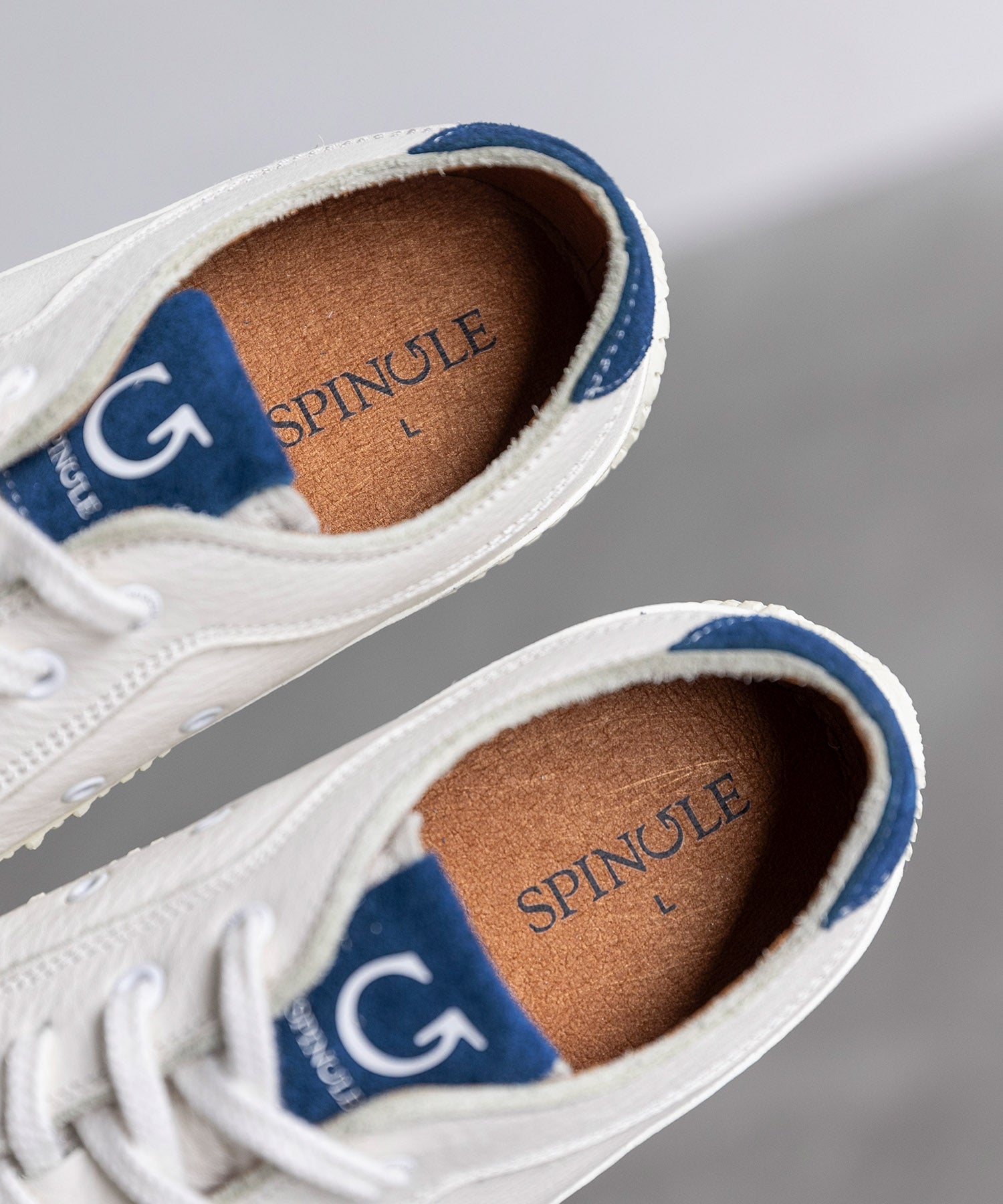 SP-107IL White/Navy - SPINGLE