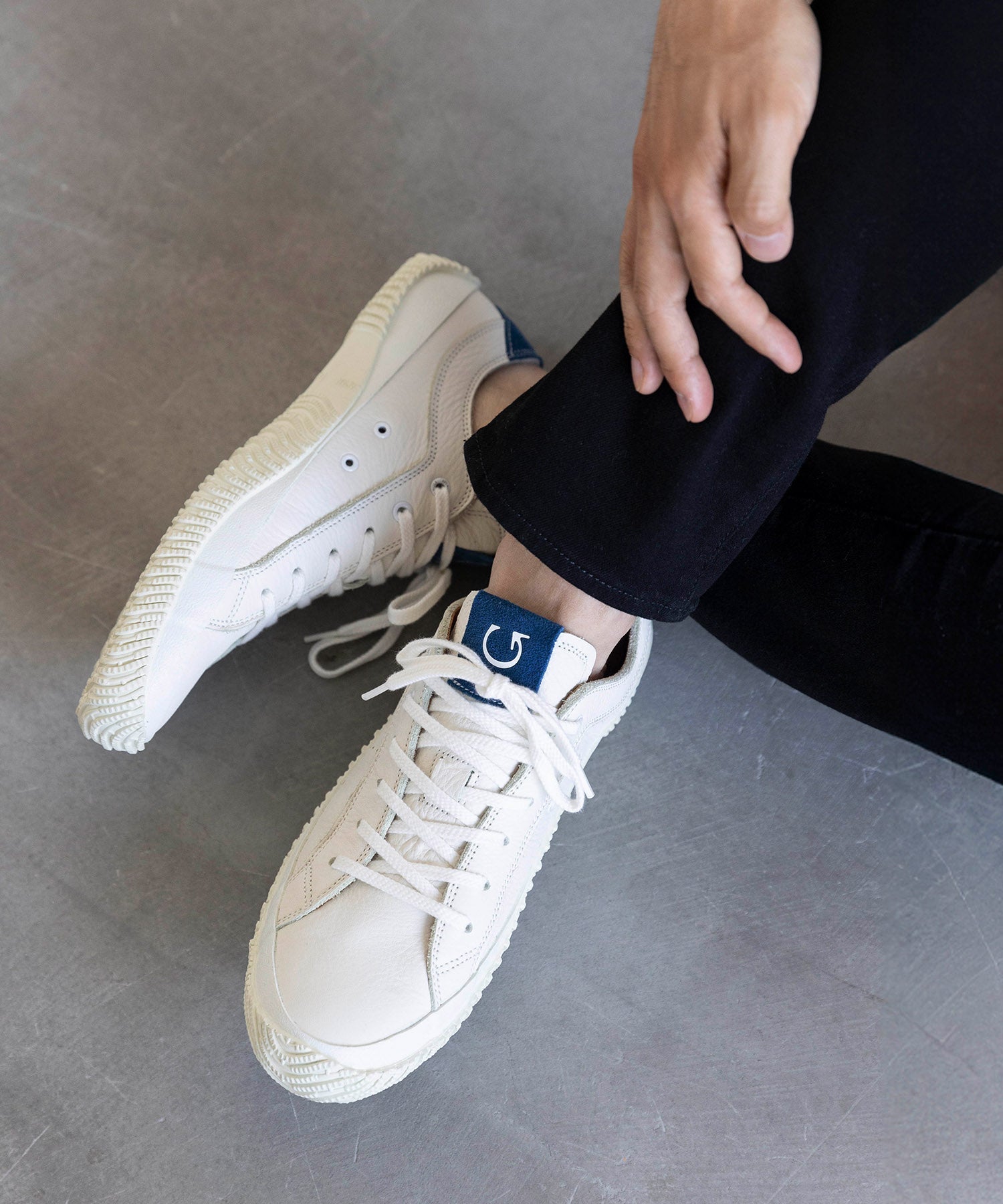 SP-107IL White/Navy - SPINGLE