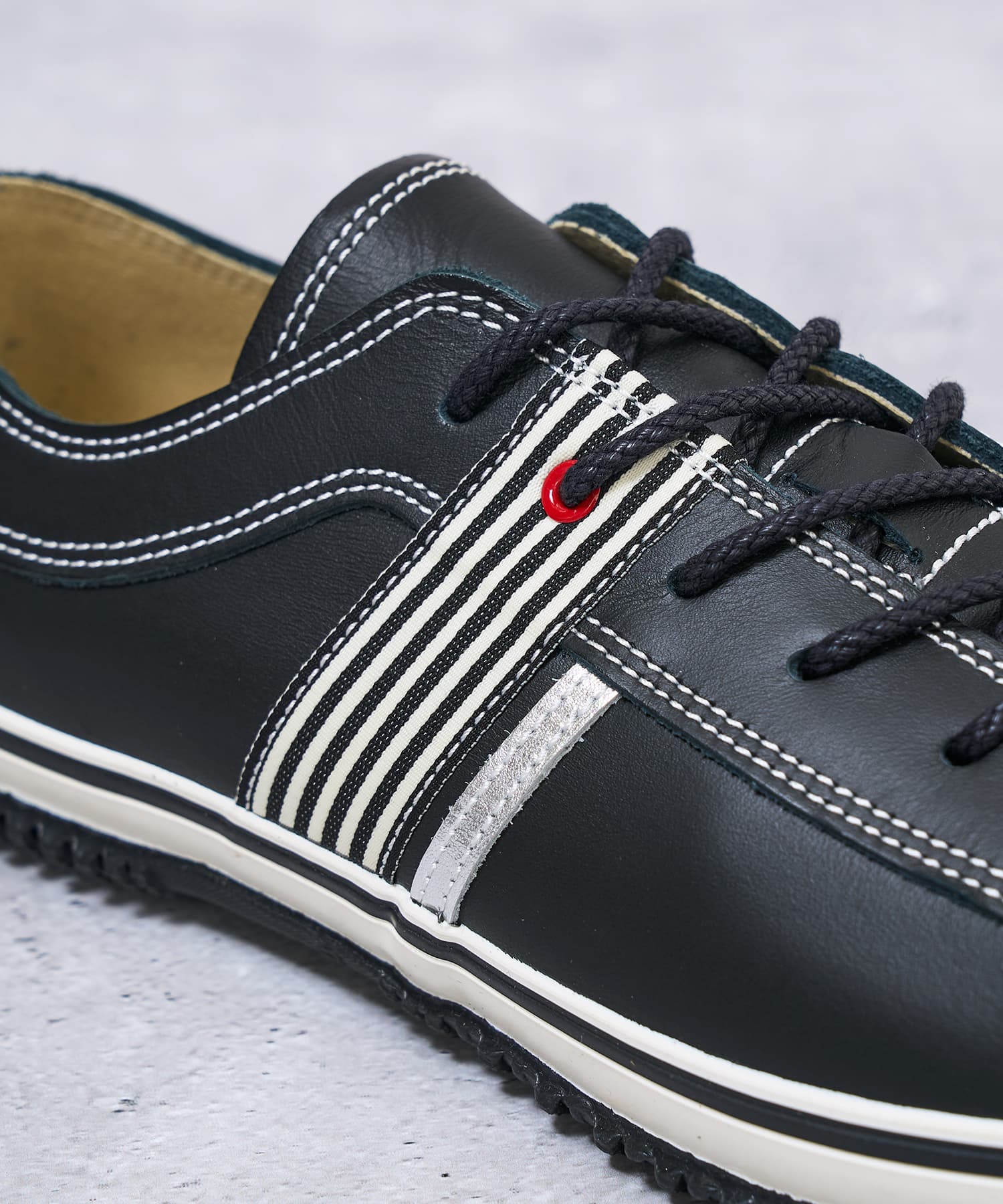 SP-168 Black/White - SPINGLE