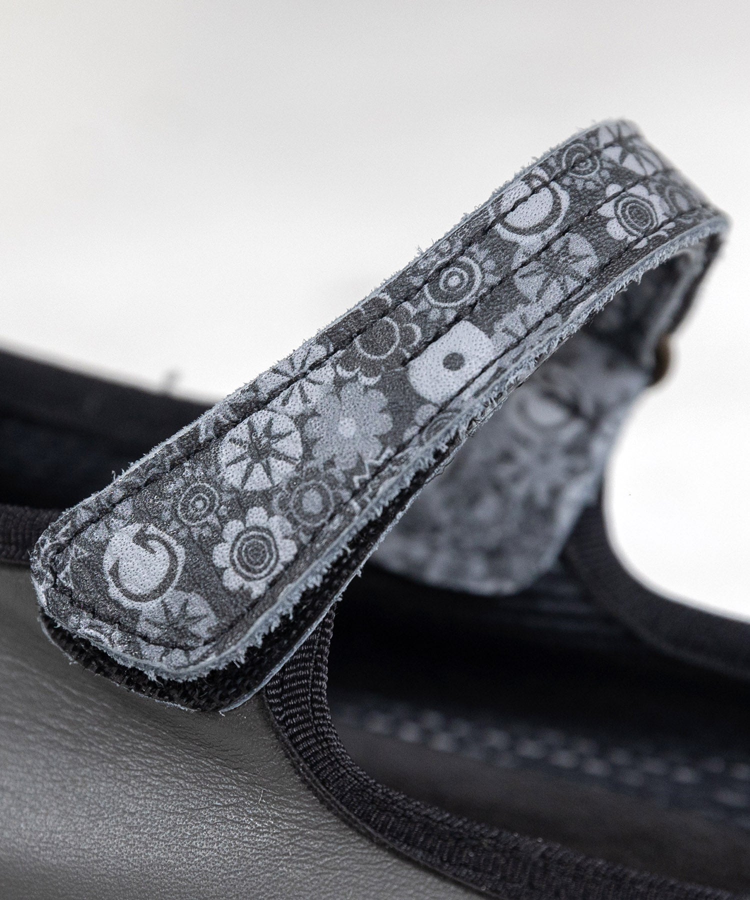 SP-1815 Black - SPINGLE