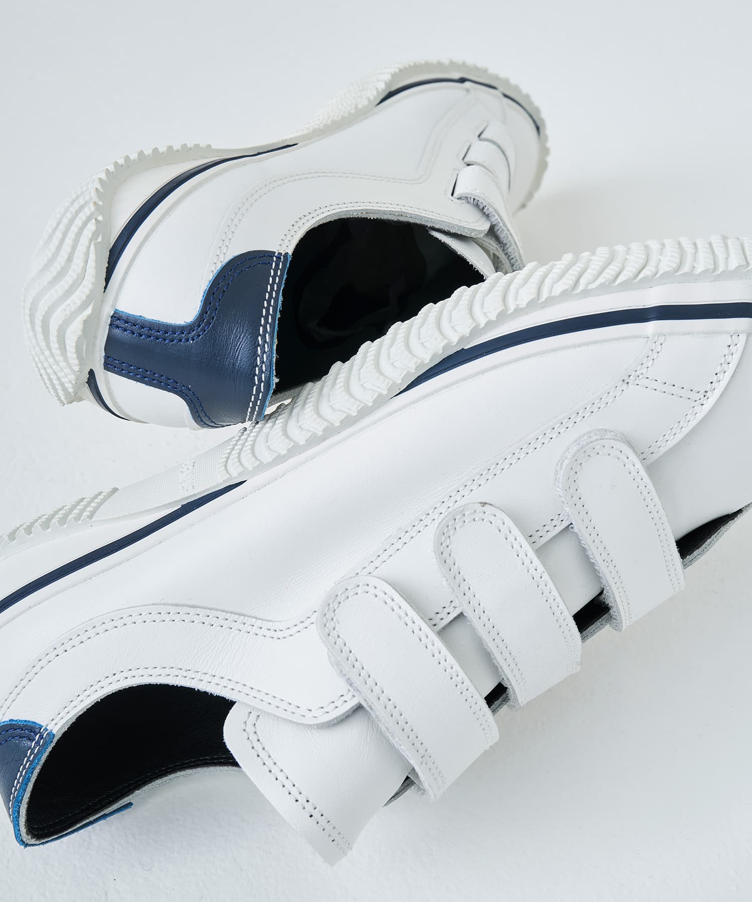 SP-211 White/Navy - SPINGLE