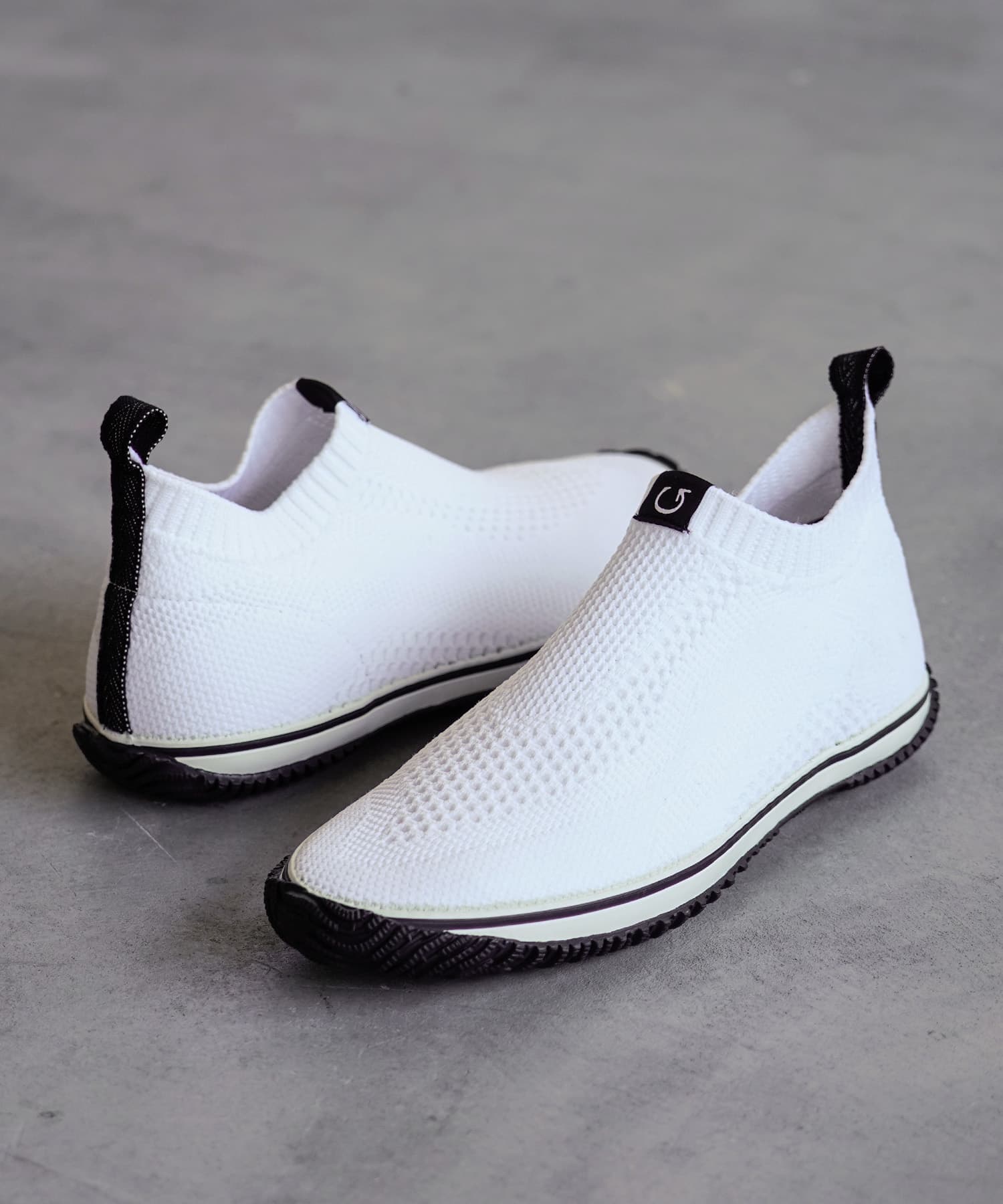 SP-528 White/Black - SPINGLE