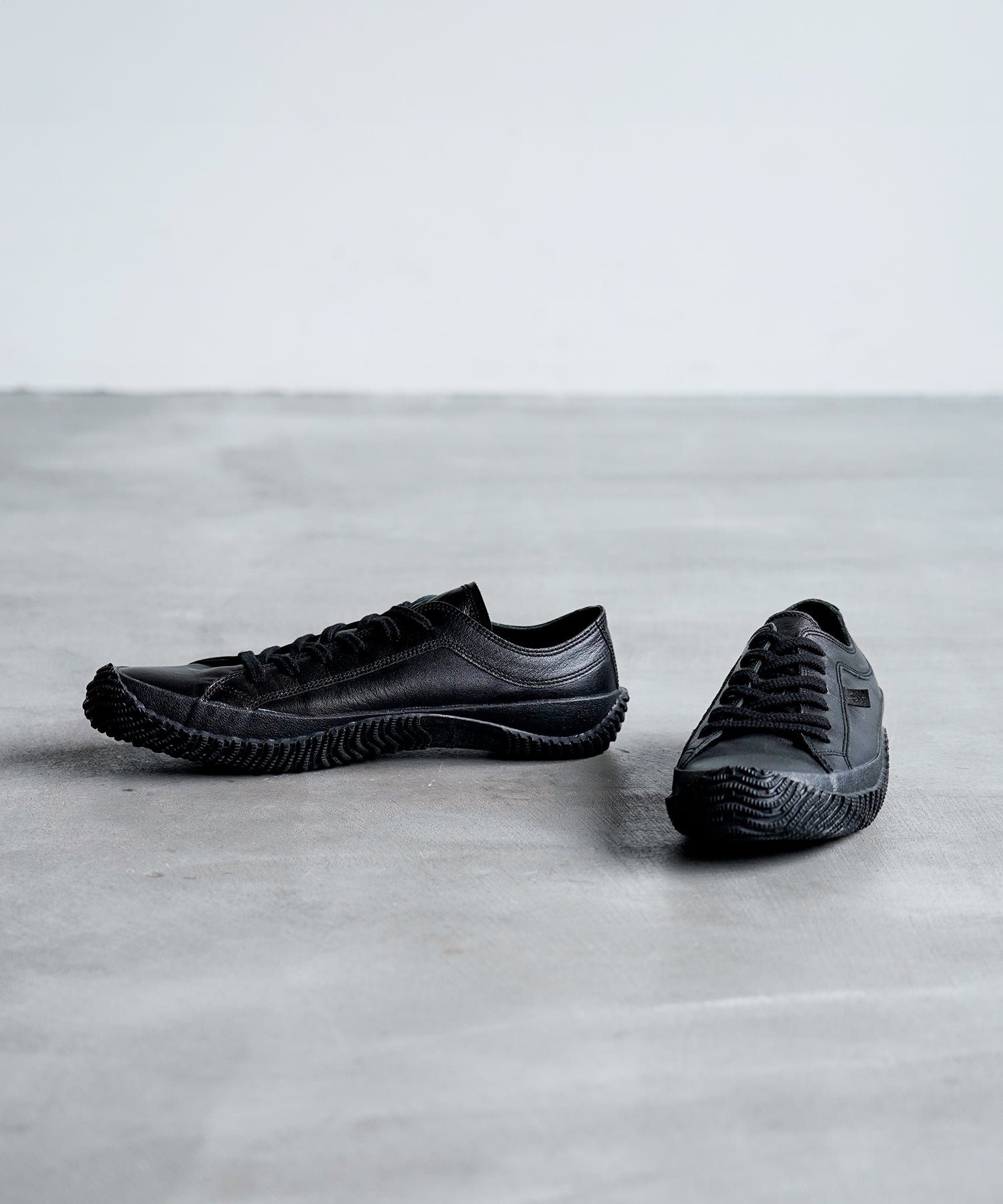 SP-110 Black/Black - SPINGLE